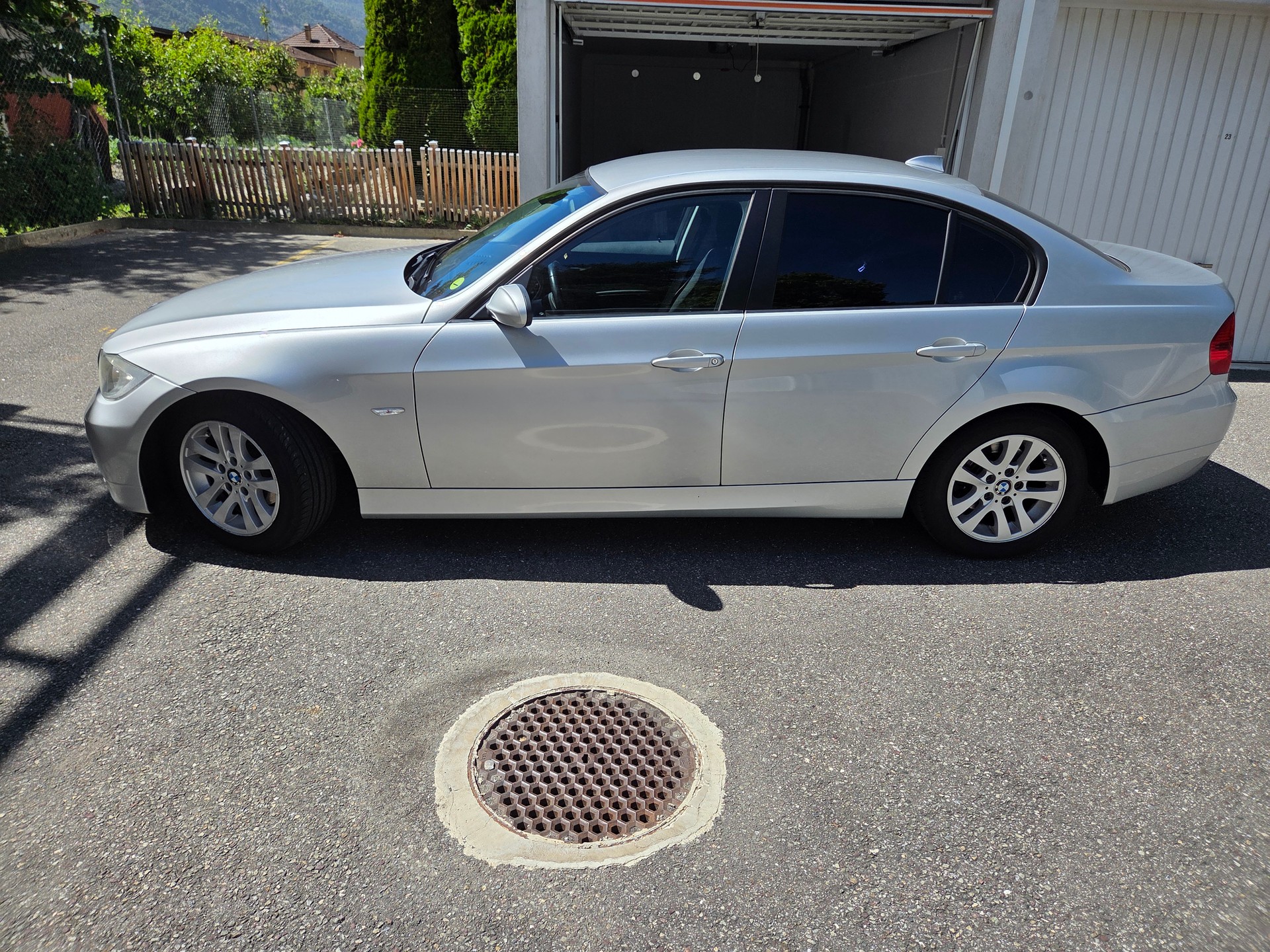 BMW 318d-image-2
