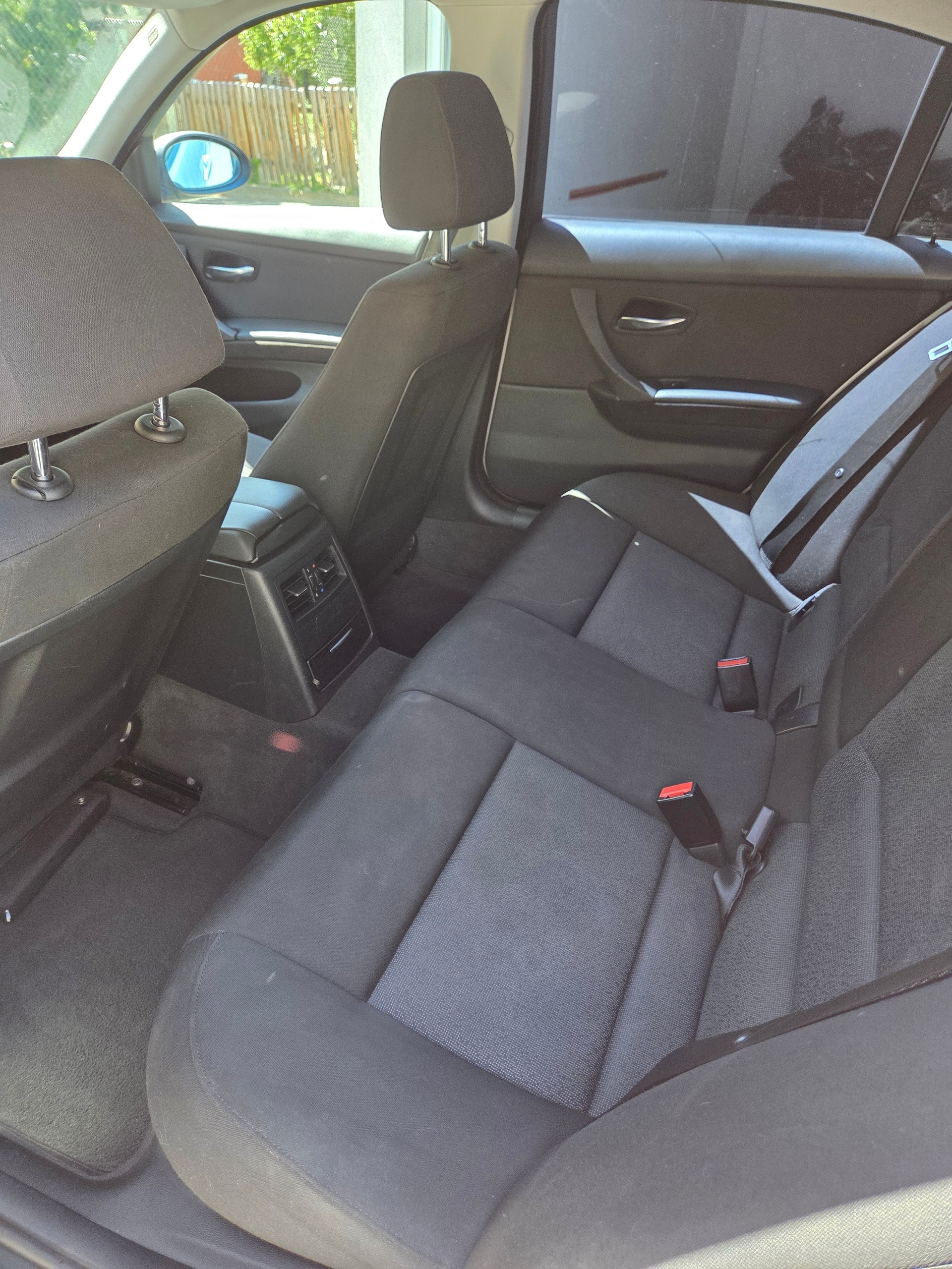 BMW 318d-image-5