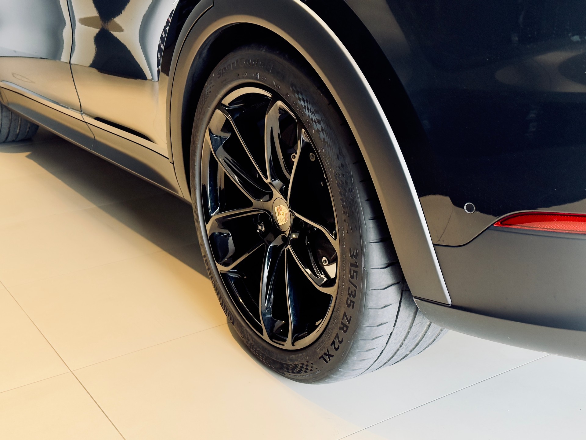 PORSCHE Cayenne Coupé Turbo E-Hybrid GT Tiptronic-image-17