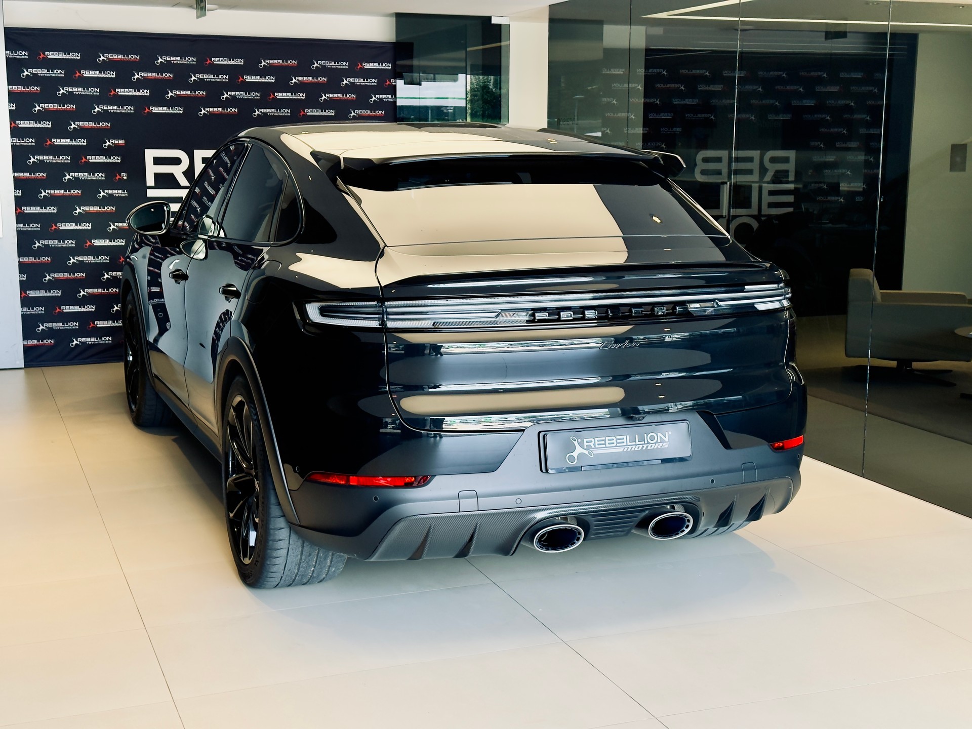PORSCHE Cayenne Coupé Turbo E-Hybrid GT Tiptronic-image-9
