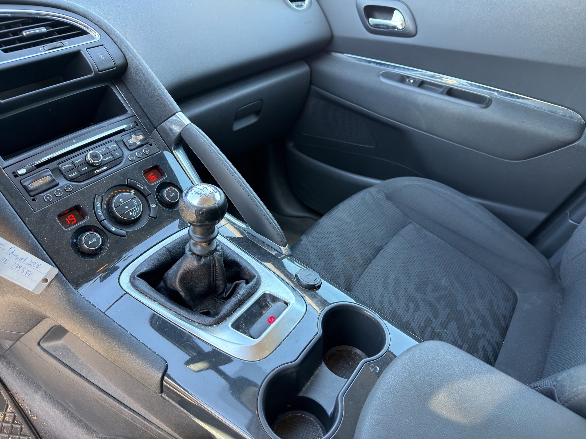 PEUGEOT 3008 1.6 16V T Platinum-image-9