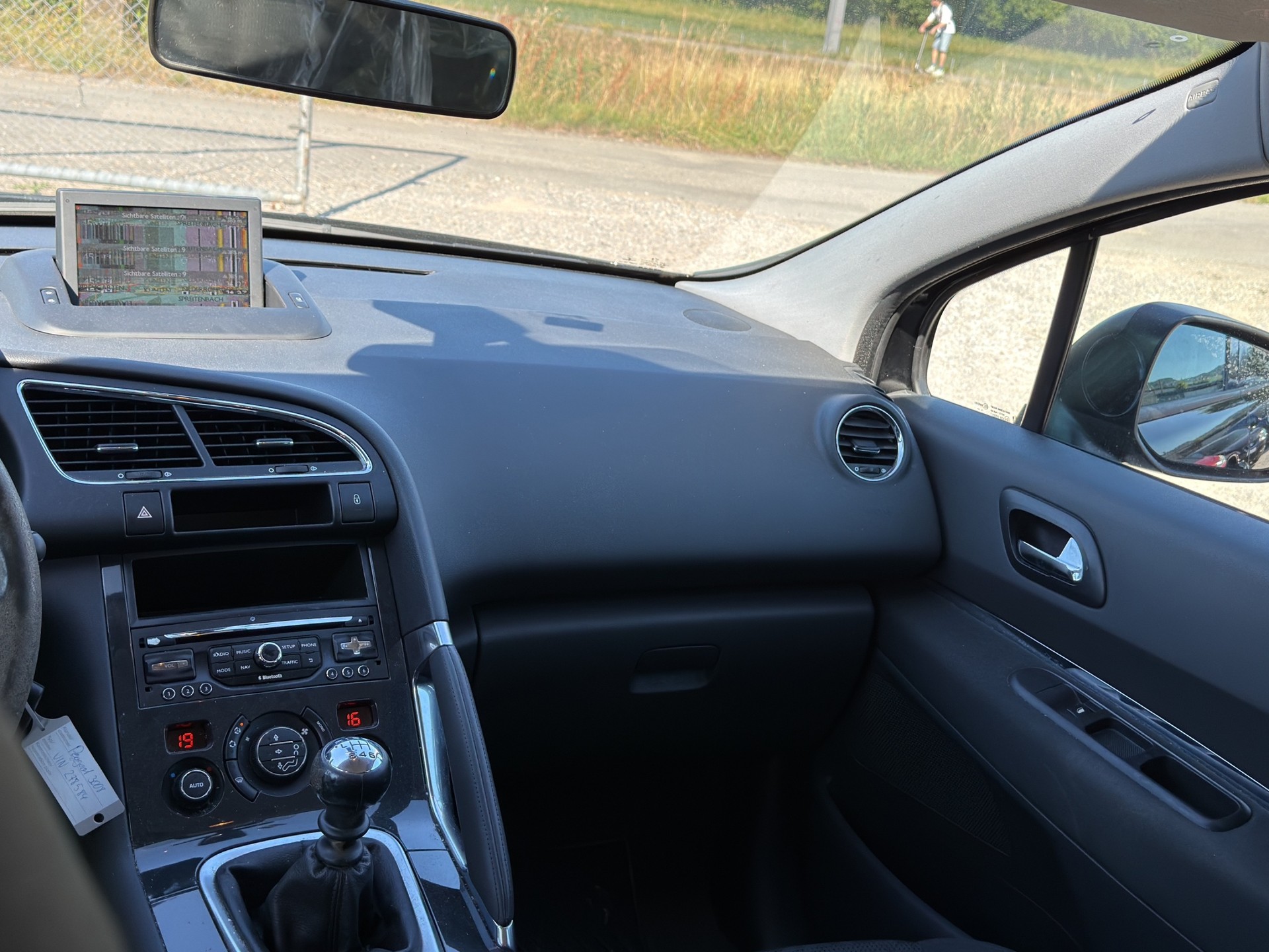 PEUGEOT 3008 1.6 16V T Platinum-image-10