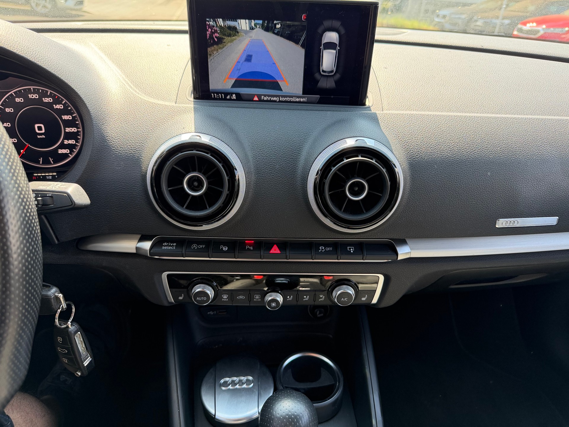 AUDI A3 Sportback 2.0 TFSI Design S-tronic-image-8
