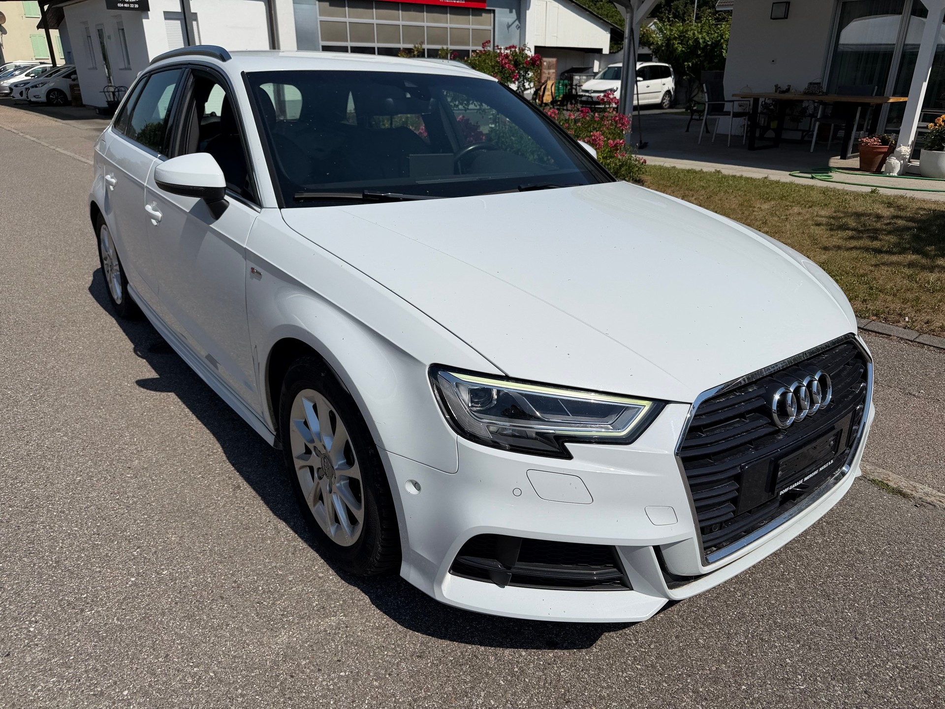 AUDI A3 Sportback 2.0 TFSI Design S-tronic-image-2