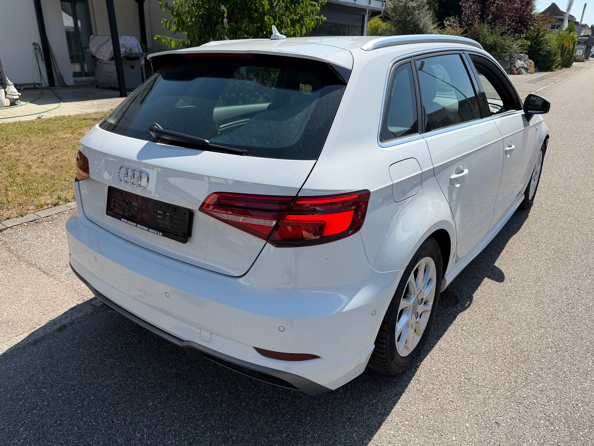 AUDI A3 Sportback 2.0 TFSI Design S-tronic-image-5