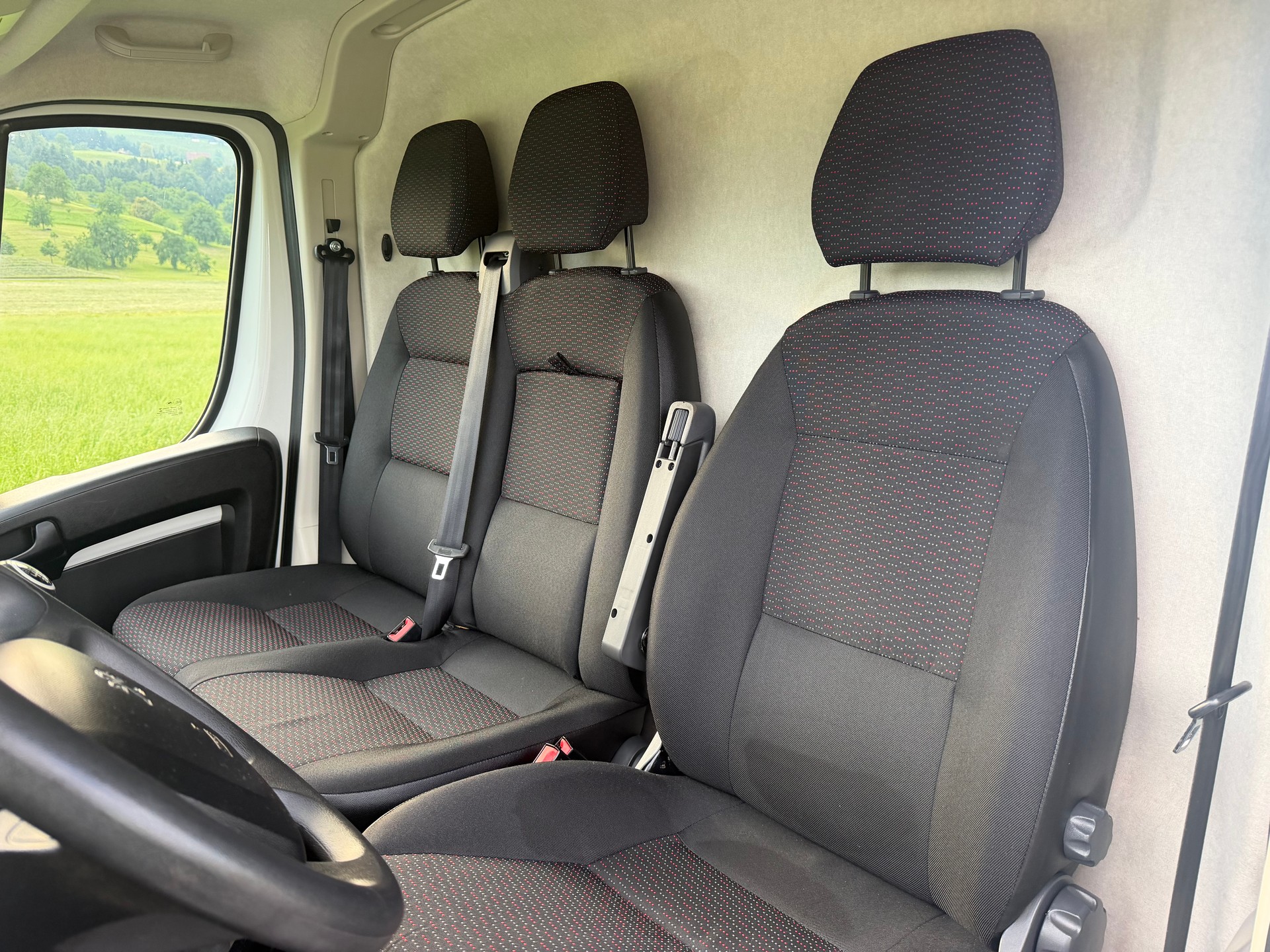 PEUGEOT Boxer 2.2 HDI 335 Premium L2H2-image-9