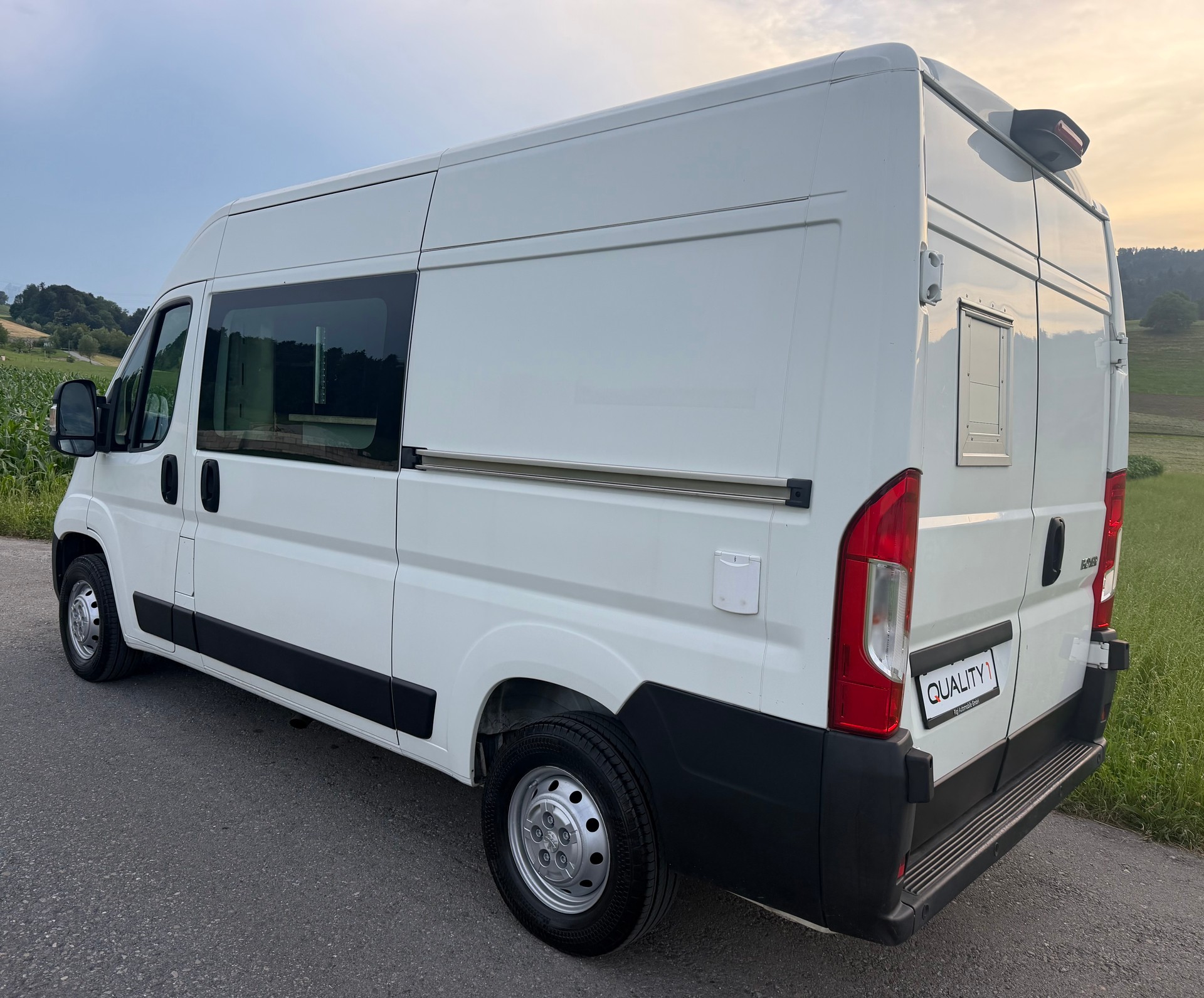 PEUGEOT Boxer 2.2 HDI 335 Premium L2H2-image-3