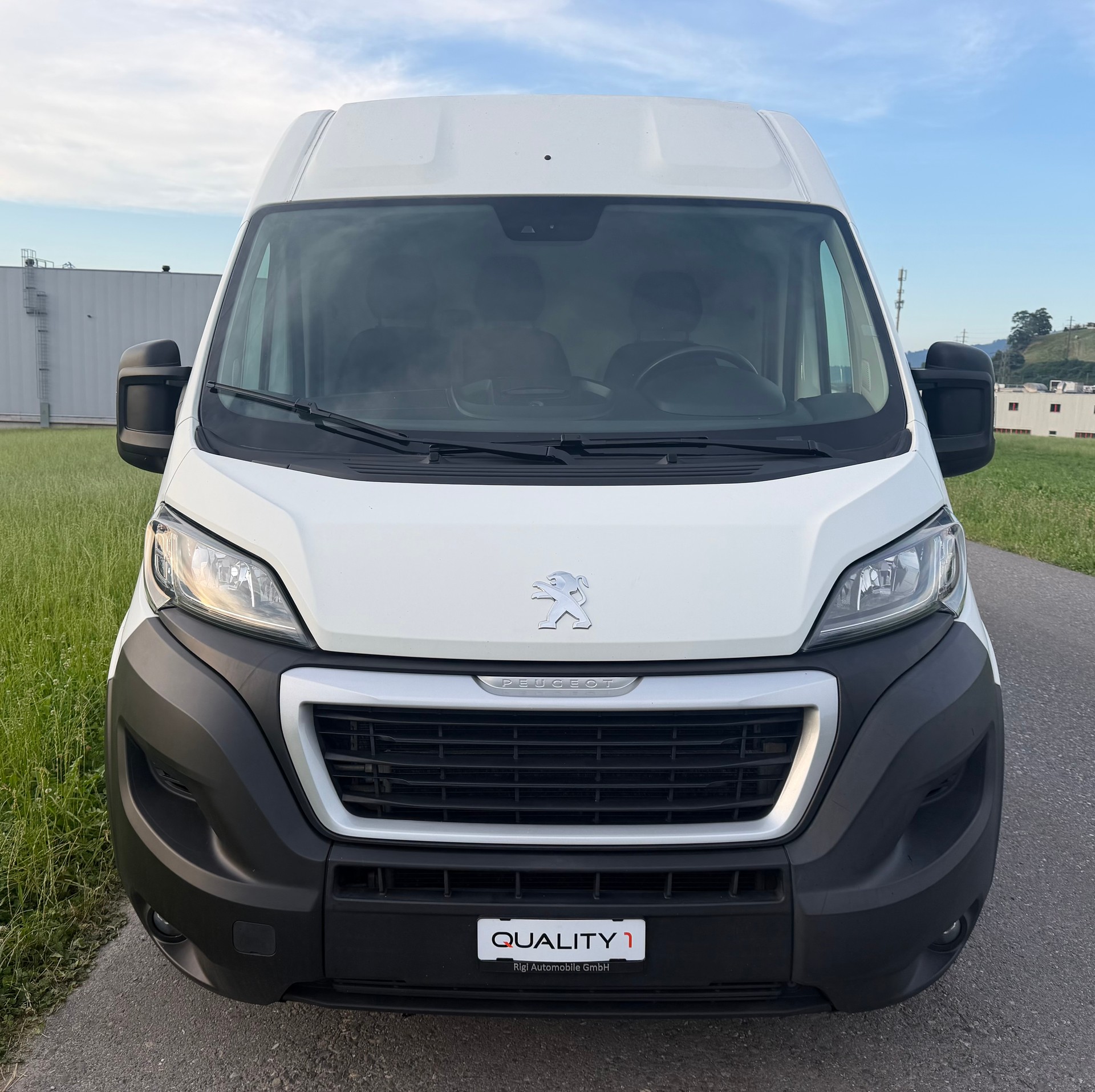 PEUGEOT Boxer 2.2 HDI 335 Premium L2H2-image-6