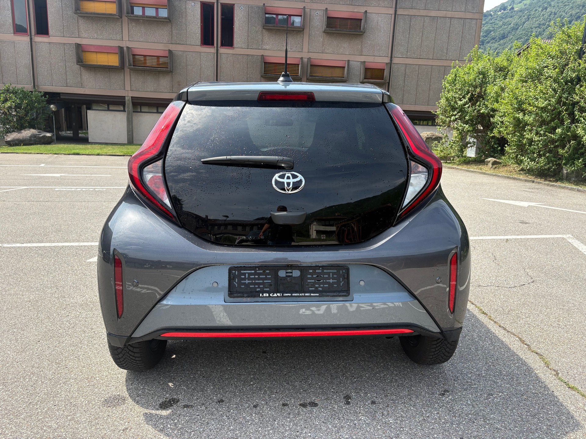 TOYOTA Aygo X 1.0 VVT-i Undercover CVT-image-3