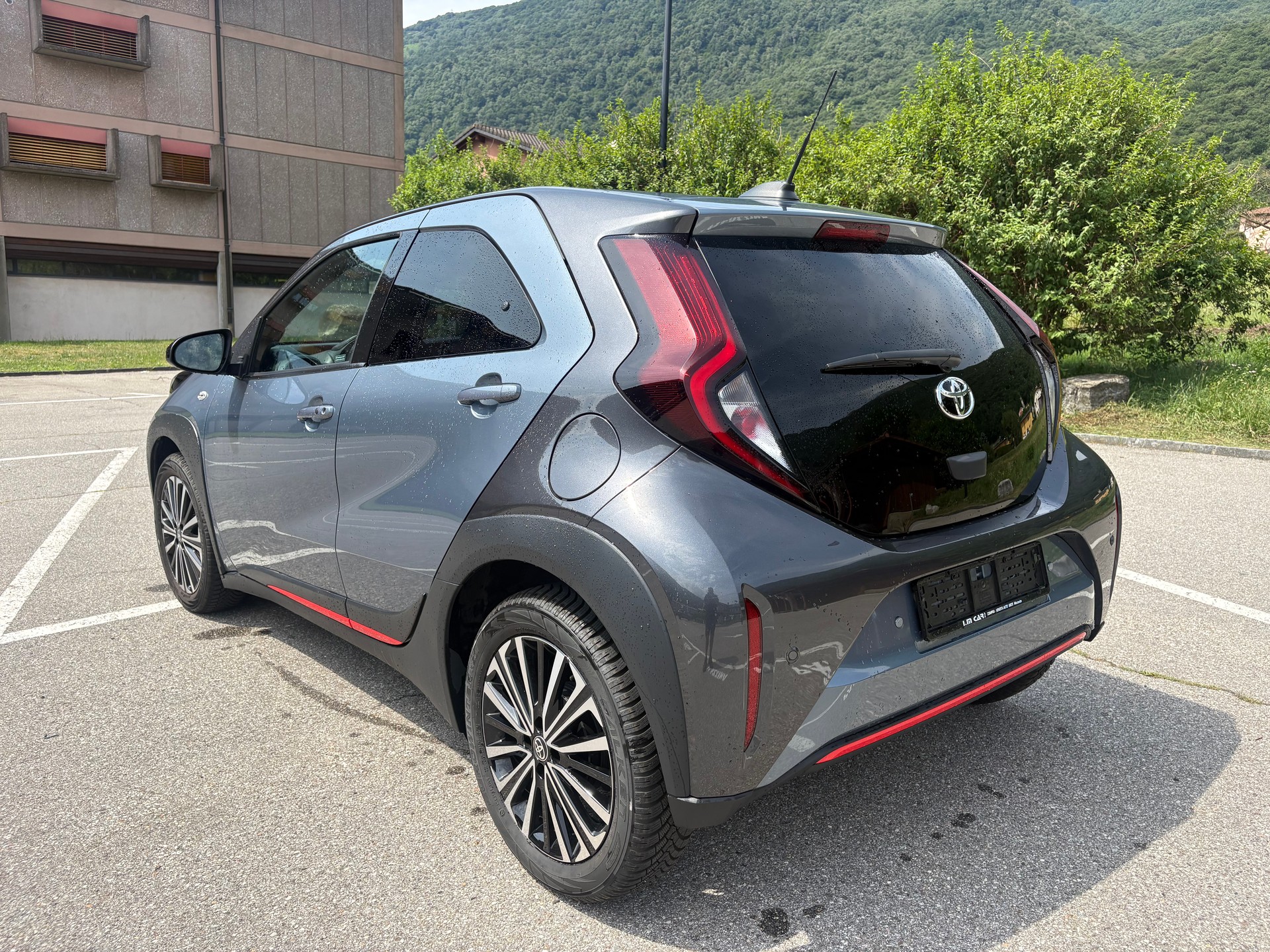 TOYOTA Aygo X 1.0 VVT-i Undercover CVT-image-2