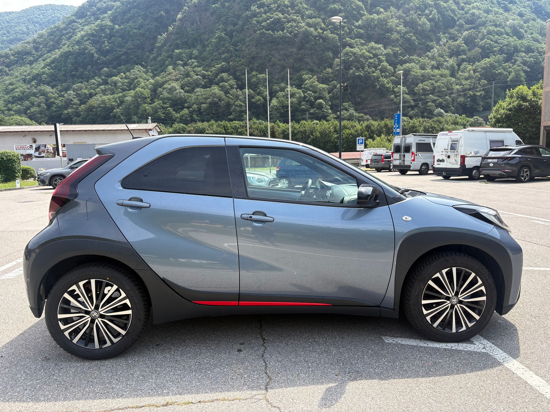 TOYOTA Aygo X 1.0 VVT-i Undercover CVT-image-5