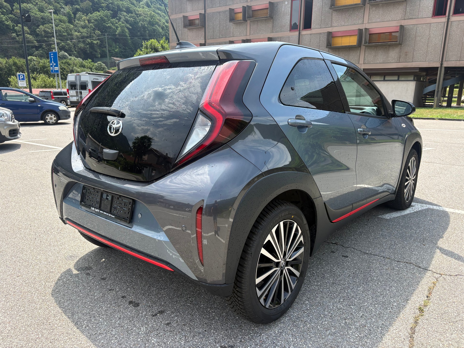 TOYOTA Aygo X 1.0 VVT-i Undercover CVT-image-4