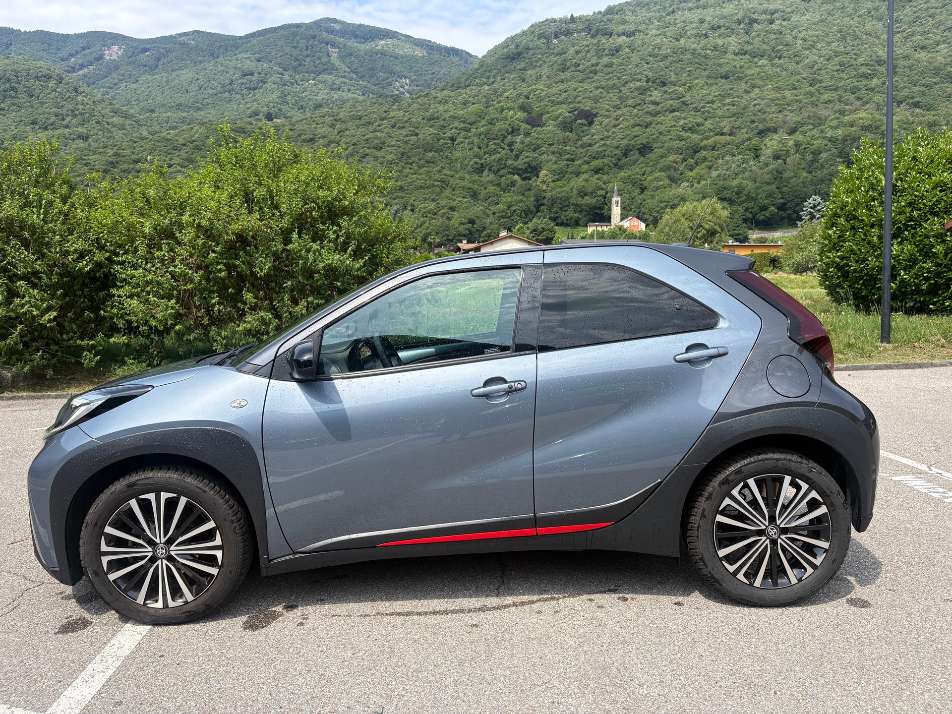 TOYOTA Aygo X 1.0 VVT-i Undercover CVT-image-1