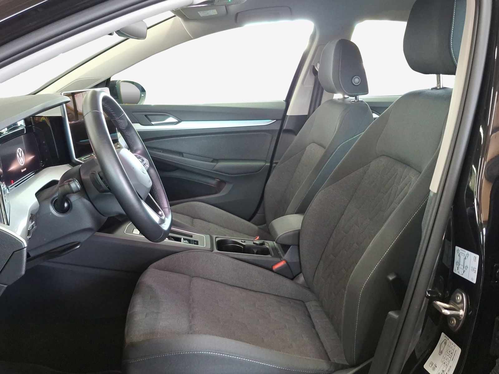 VW Golf 1.5 e TSI mHEV Life DSG-image-7