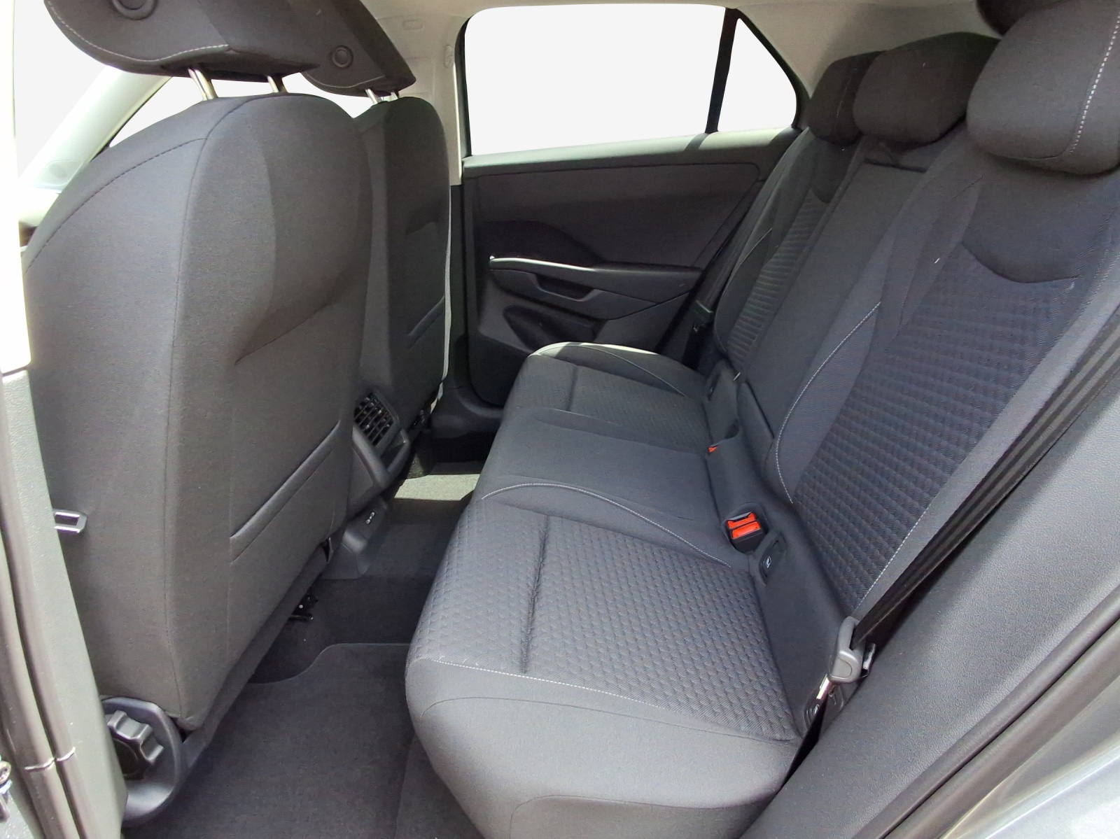 VW T-Roc 1.5 eTSI mHEV Life DSG-image-11