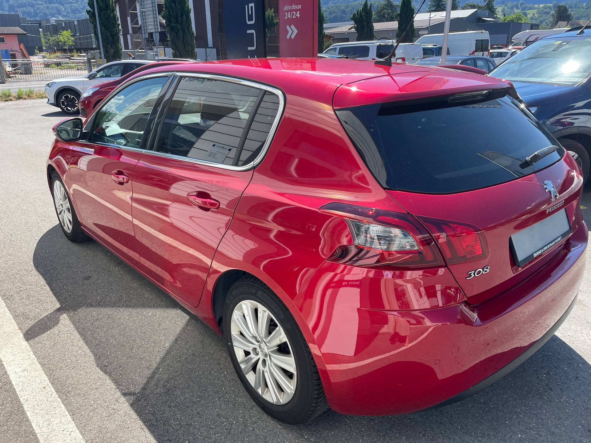 PEUGEOT 308 1.2 Pure Tech Allure EAT6-image-2