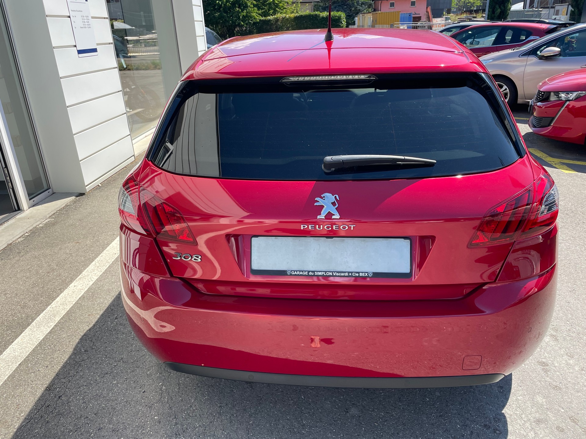 PEUGEOT 308 1.2 Pure Tech Allure EAT6-image-3