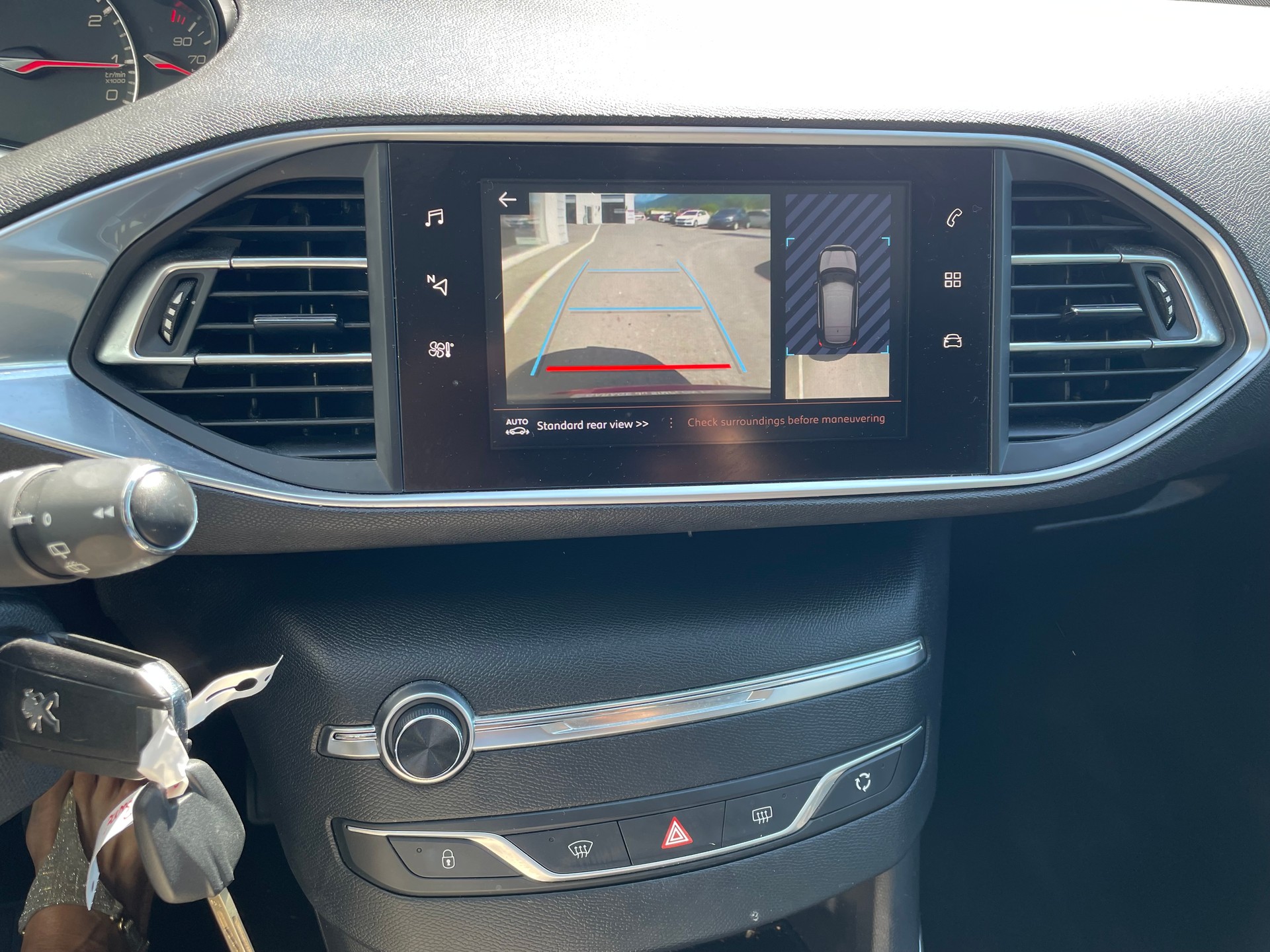 PEUGEOT 308 1.2 Pure Tech Allure EAT6-image-7