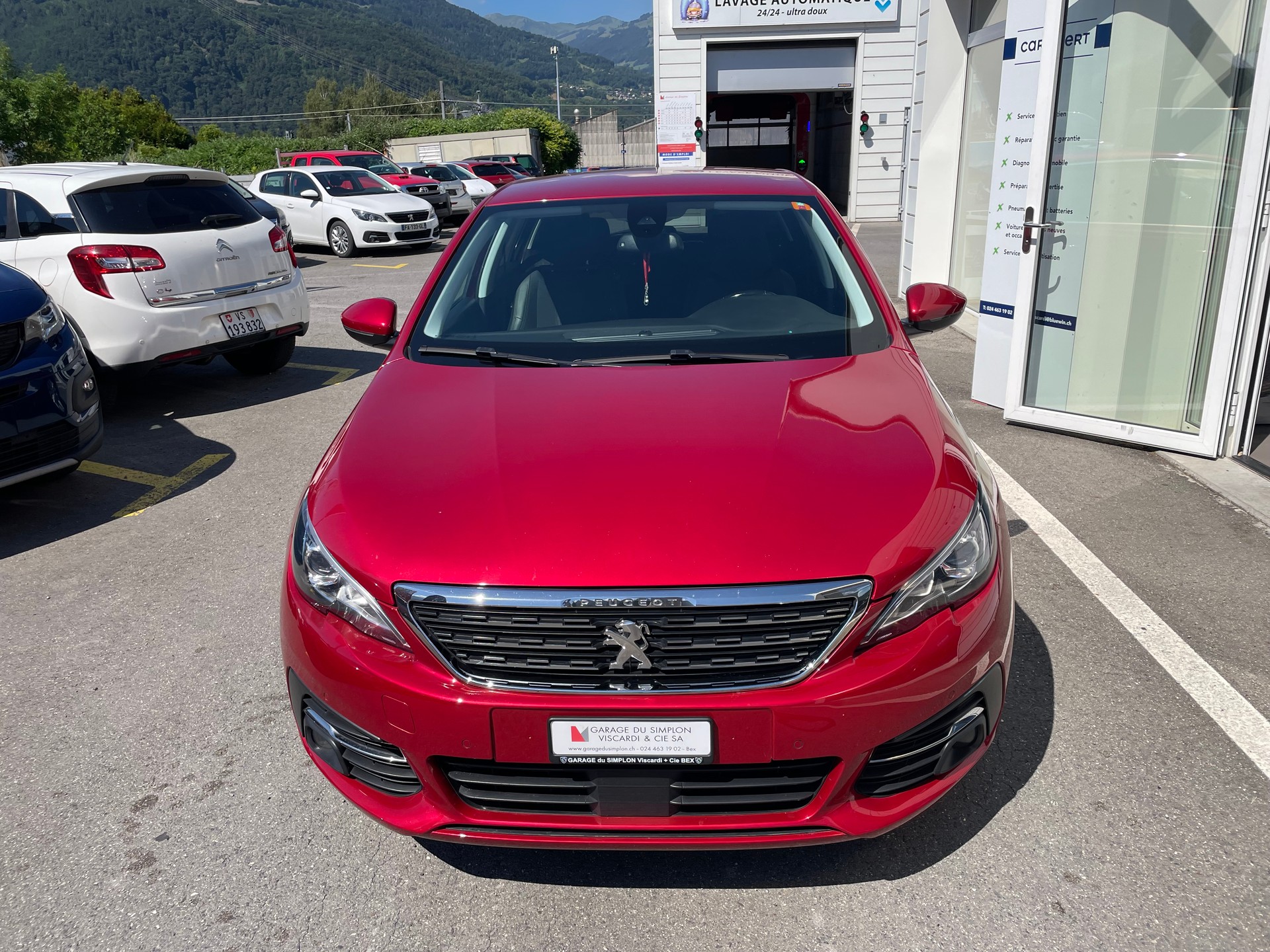 PEUGEOT 308 1.2 Pure Tech Allure EAT6-image-1