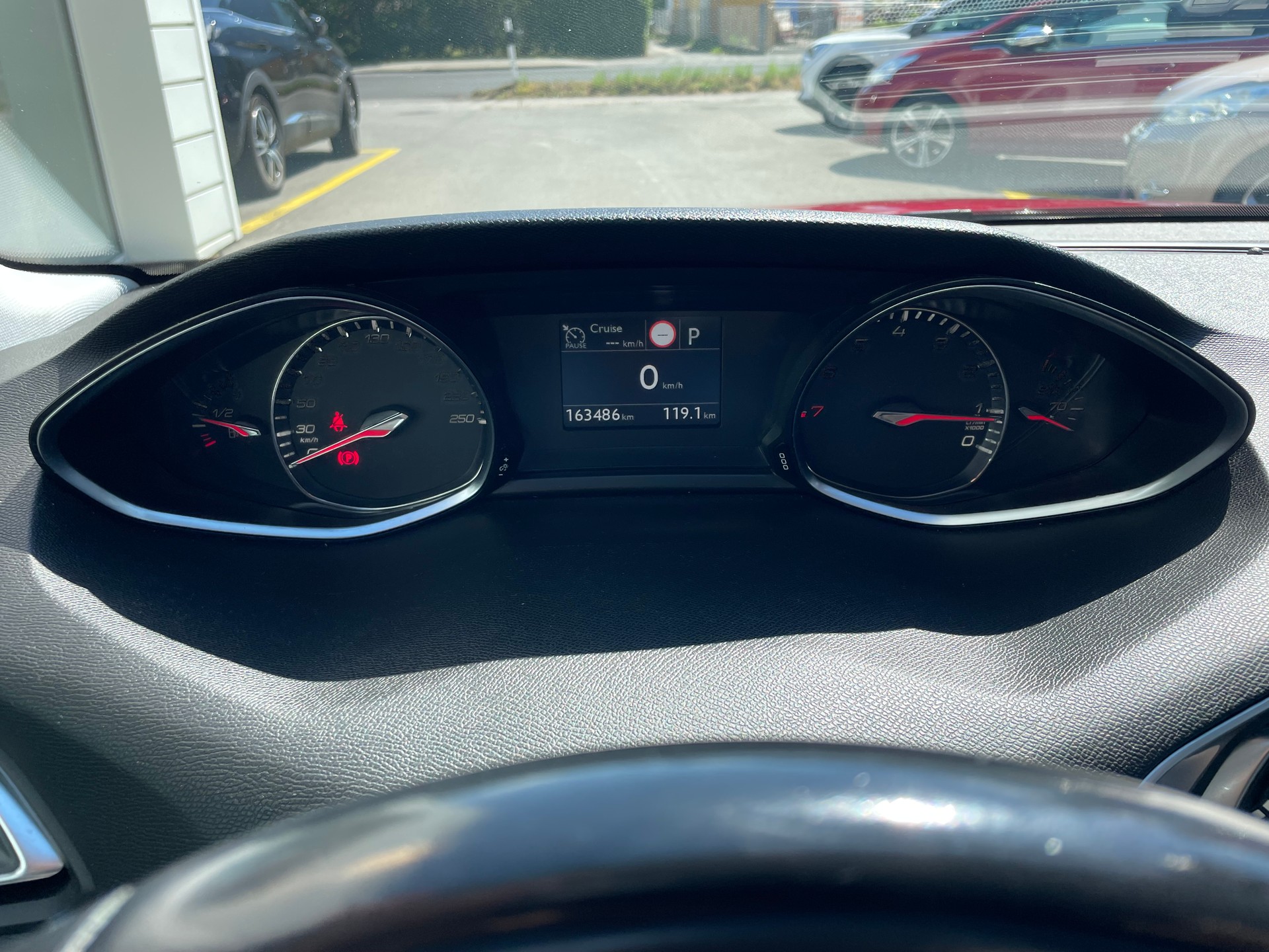 PEUGEOT 308 1.2 Pure Tech Allure EAT6-image-10