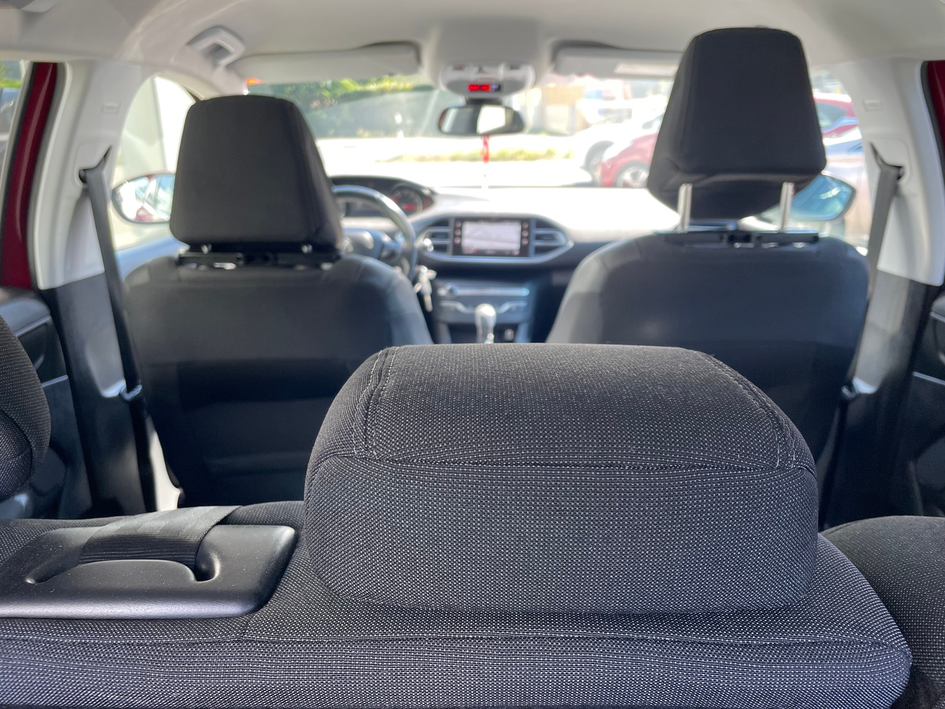 PEUGEOT 308 1.2 Pure Tech Allure EAT6-image-4