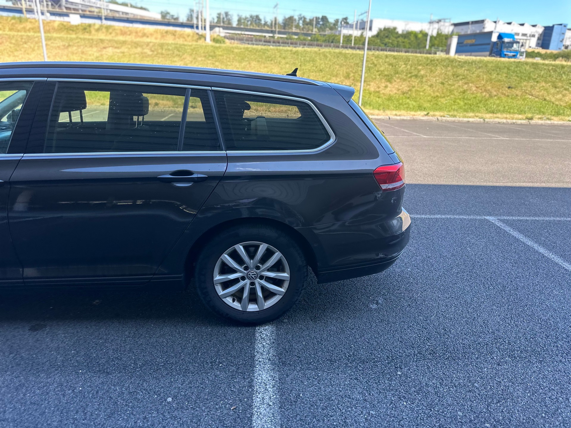 VW Passat Variant 1.6 TDI BMT Comfortline DSG-image-9