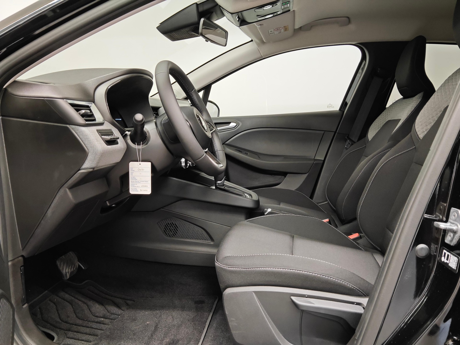 MITSUBISHI Colt 1.6 HEV Invite+-image-4