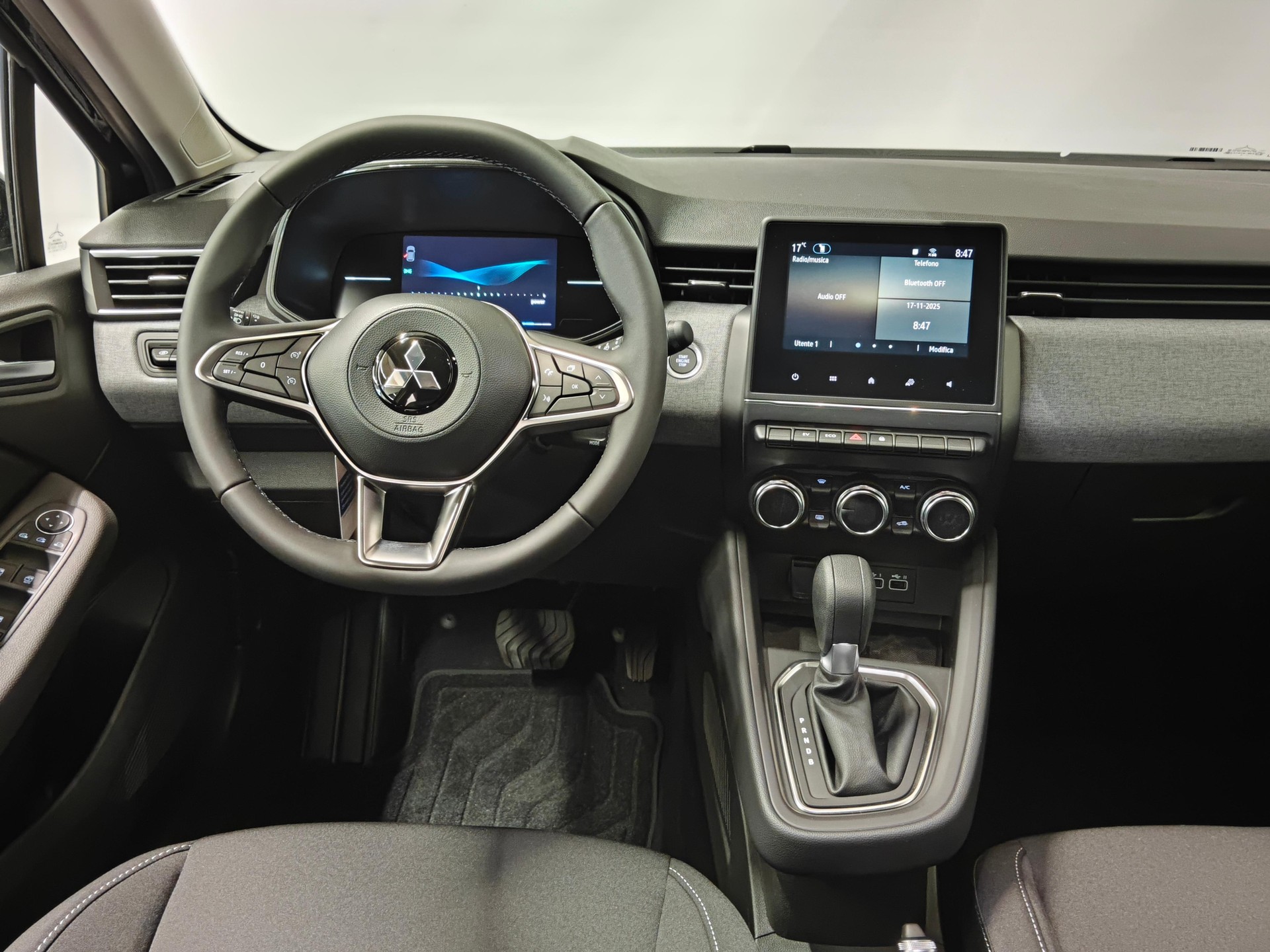MITSUBISHI Colt 1.6 HEV Invite+-image-5