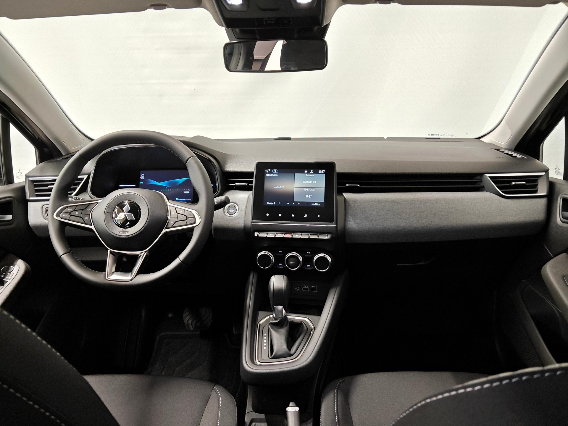 MITSUBISHI Colt 1.6 HEV Invite+-image-6