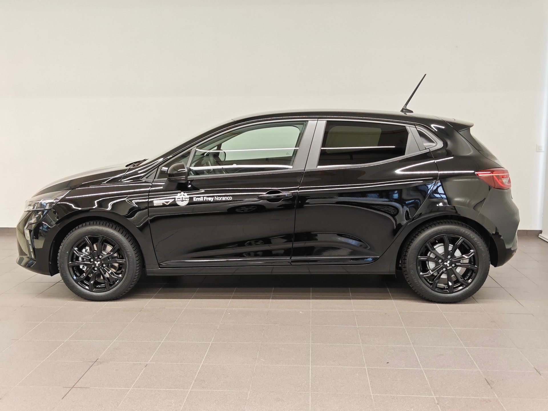 MITSUBISHI Colt 1.6 HEV Invite+-image-2