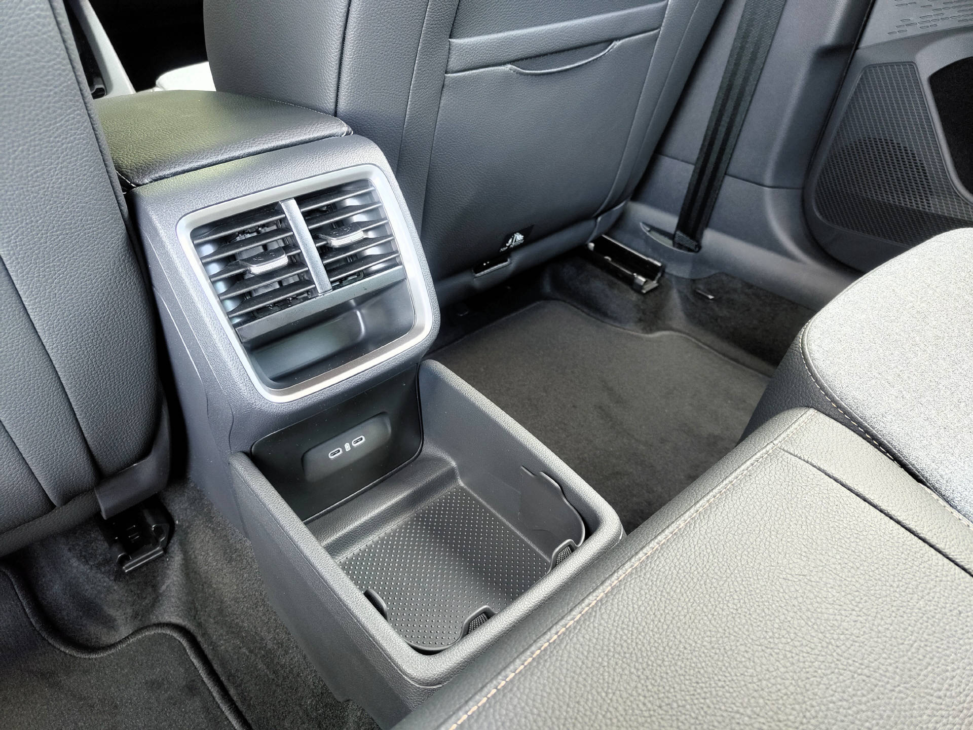 SKODA Octavia Combi 2.0 TSI Selection 4x4 DSG-image-12