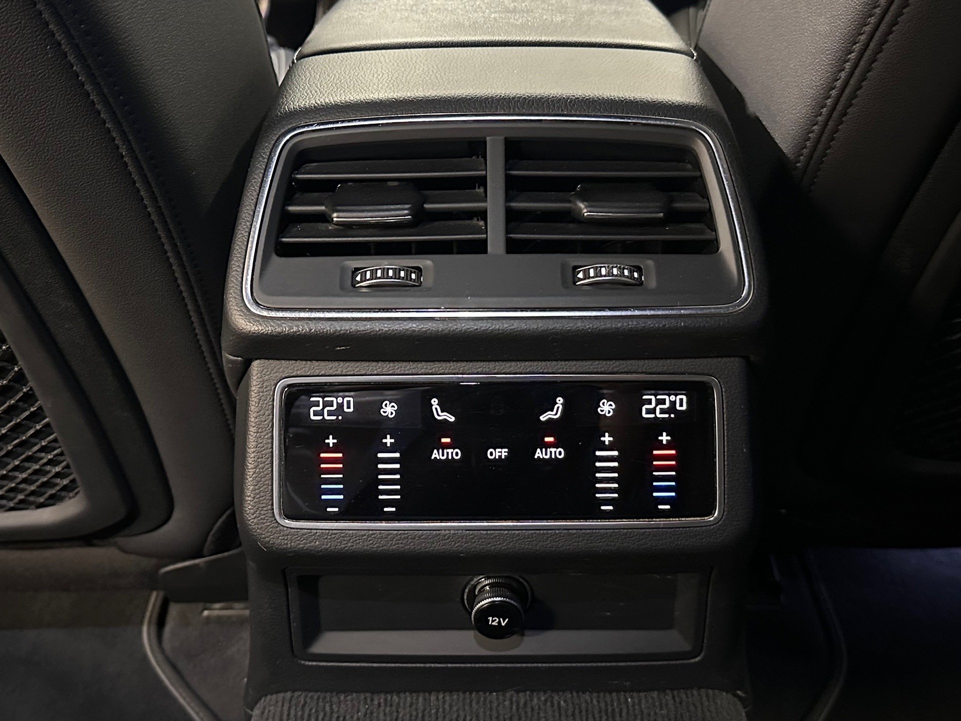 AUDI A6 Avant 40 TDI Sport Attraction quattro S-tronic-image-14