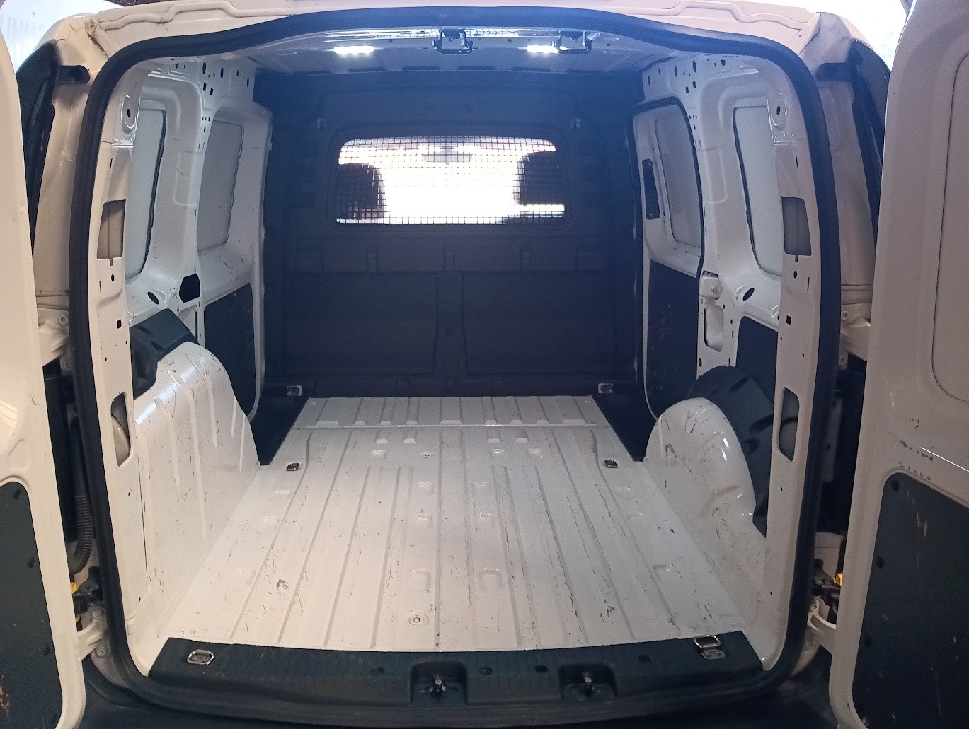 VW Caddy Cargo 1.5 TSI Entry DSG-image-4