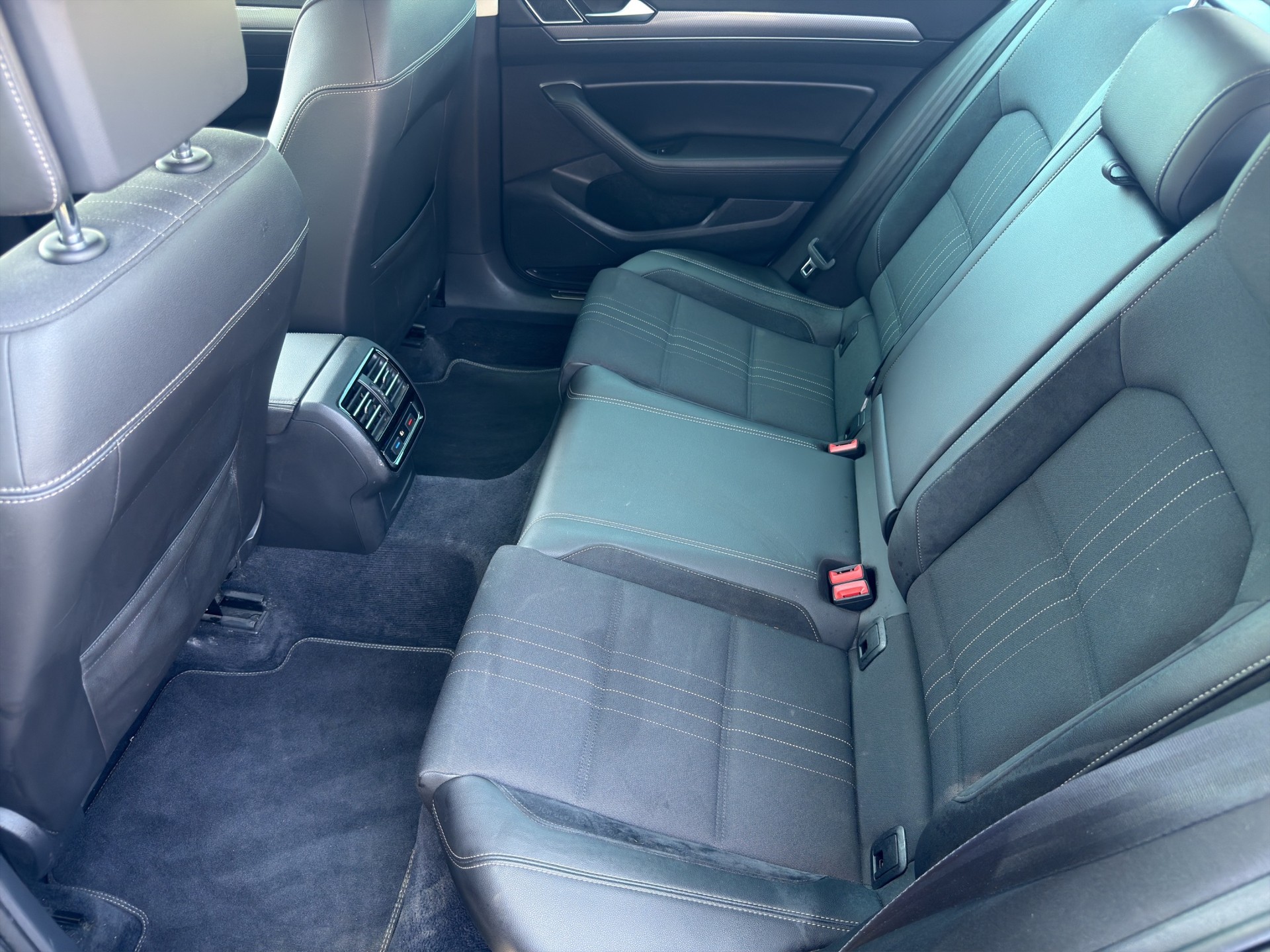 VW Passat Alltrack 2.0 TDI BMT 4Motion DSG-image-11