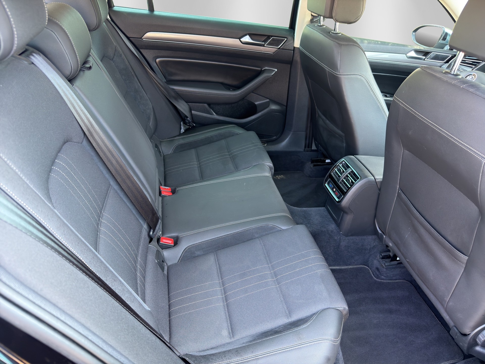 VW Passat Alltrack 2.0 TDI BMT 4Motion DSG-image-12