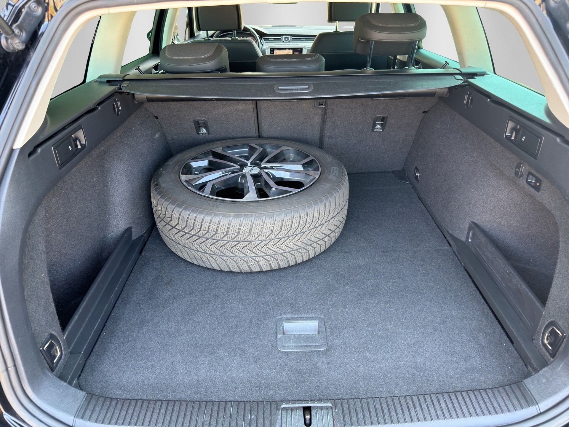 VW Passat Alltrack 2.0 TDI BMT 4Motion DSG-image-13