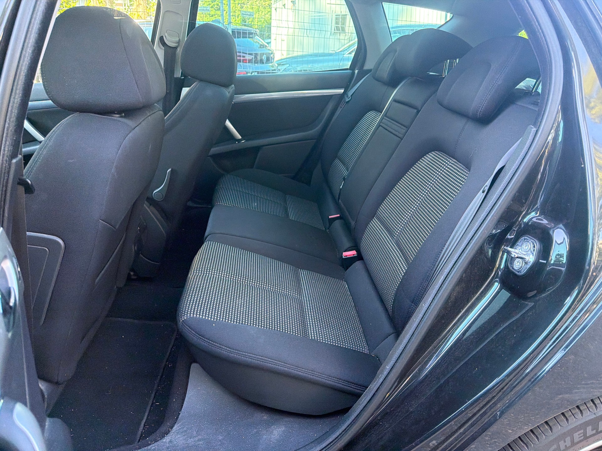 PEUGEOT 407 SW 2.7 HDI Dynamic Edition Automatic * Klima-auto * Tempomat * PDC H * Panoramadach * Letzte MFK 23.12.2023-image-2