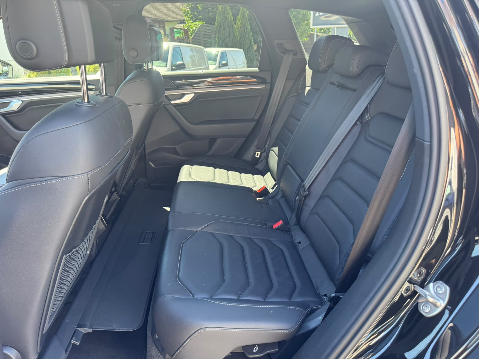 VW Touareg 3.0 TDI R-Line Tiptronic-image-13
