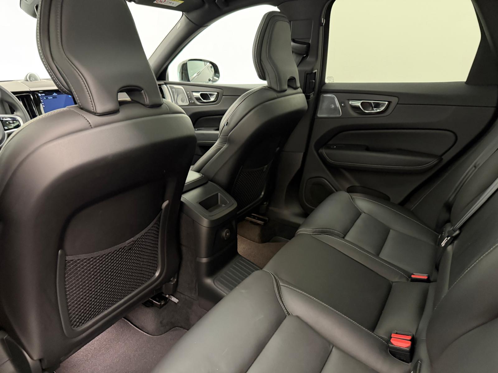 VOLVO XC60 2.0 T8 TE R-Design eAWD-image-11