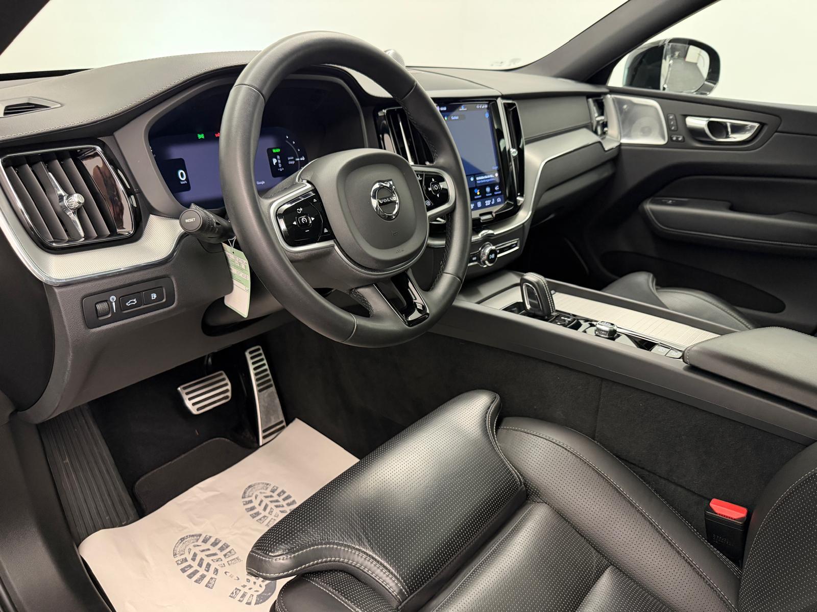 VOLVO XC60 2.0 T8 TE R-Design eAWD-image-9