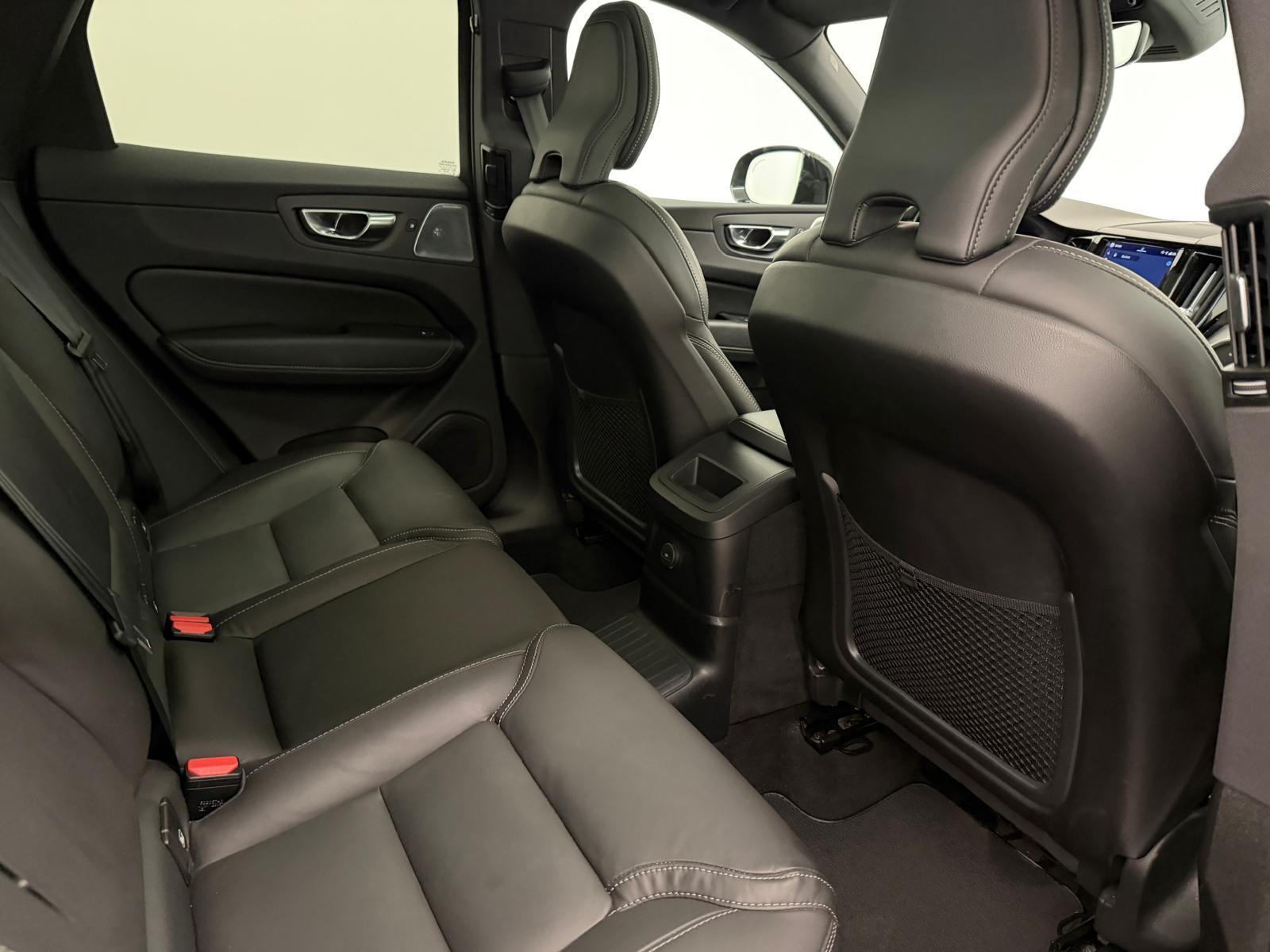VOLVO XC60 2.0 T8 TE R-Design eAWD-image-12