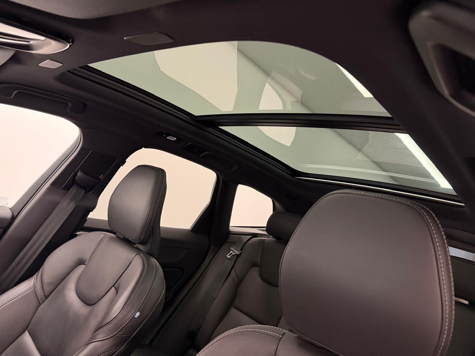 VOLVO XC60 2.0 T8 TE R-Design eAWD-image-16