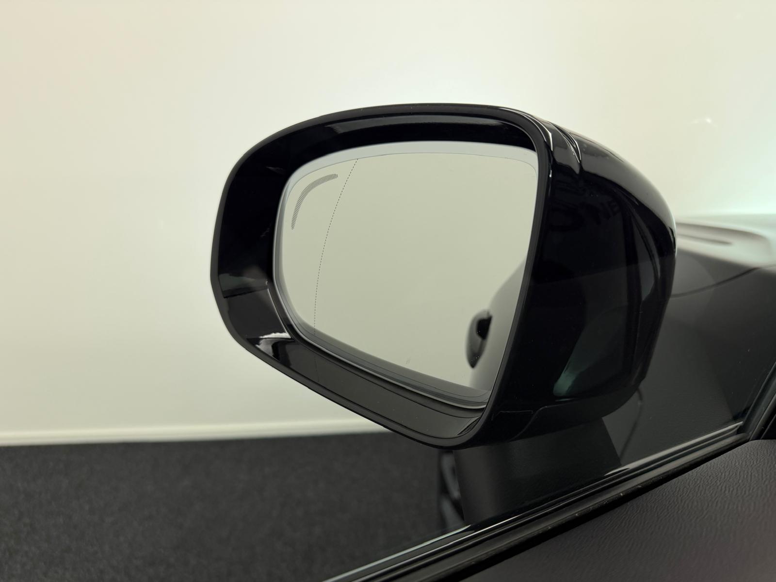 VOLVO XC60 2.0 T8 TE R-Design eAWD-image-18
