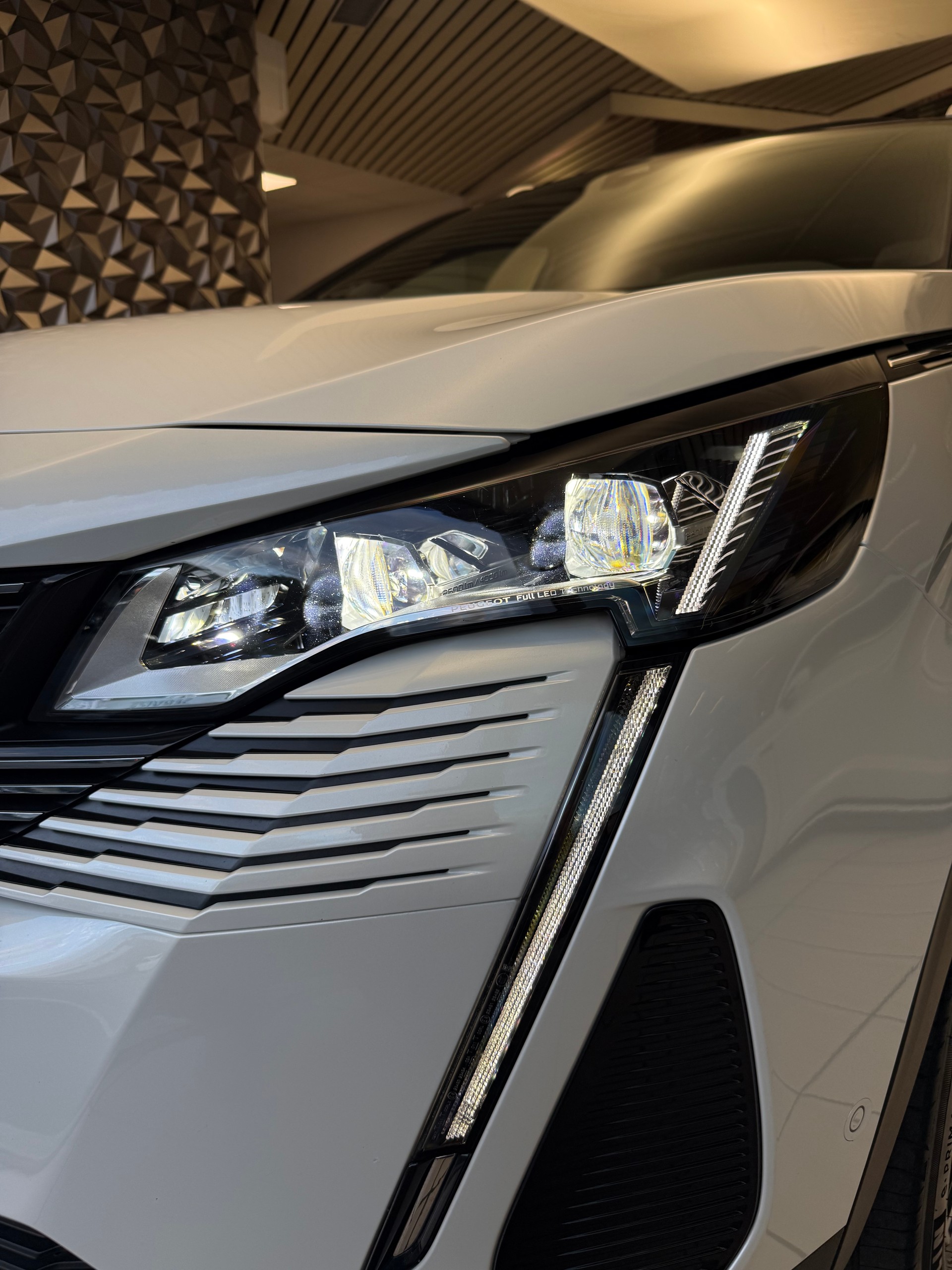 PEUGEOT 3008 300e Hybrid4 GT Pack EAT8-image-23