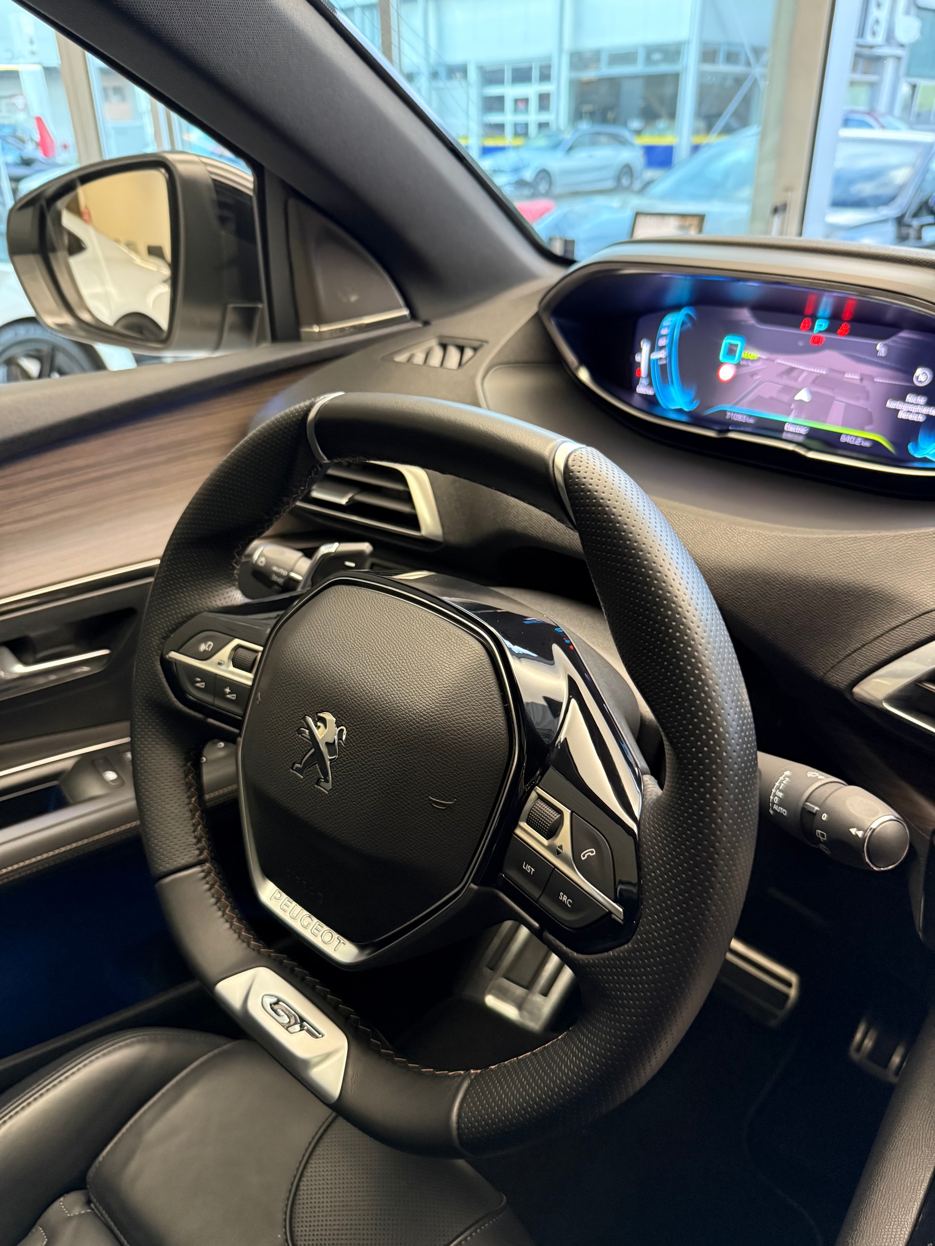 PEUGEOT 3008 300e Hybrid4 GT Pack EAT8-image-15