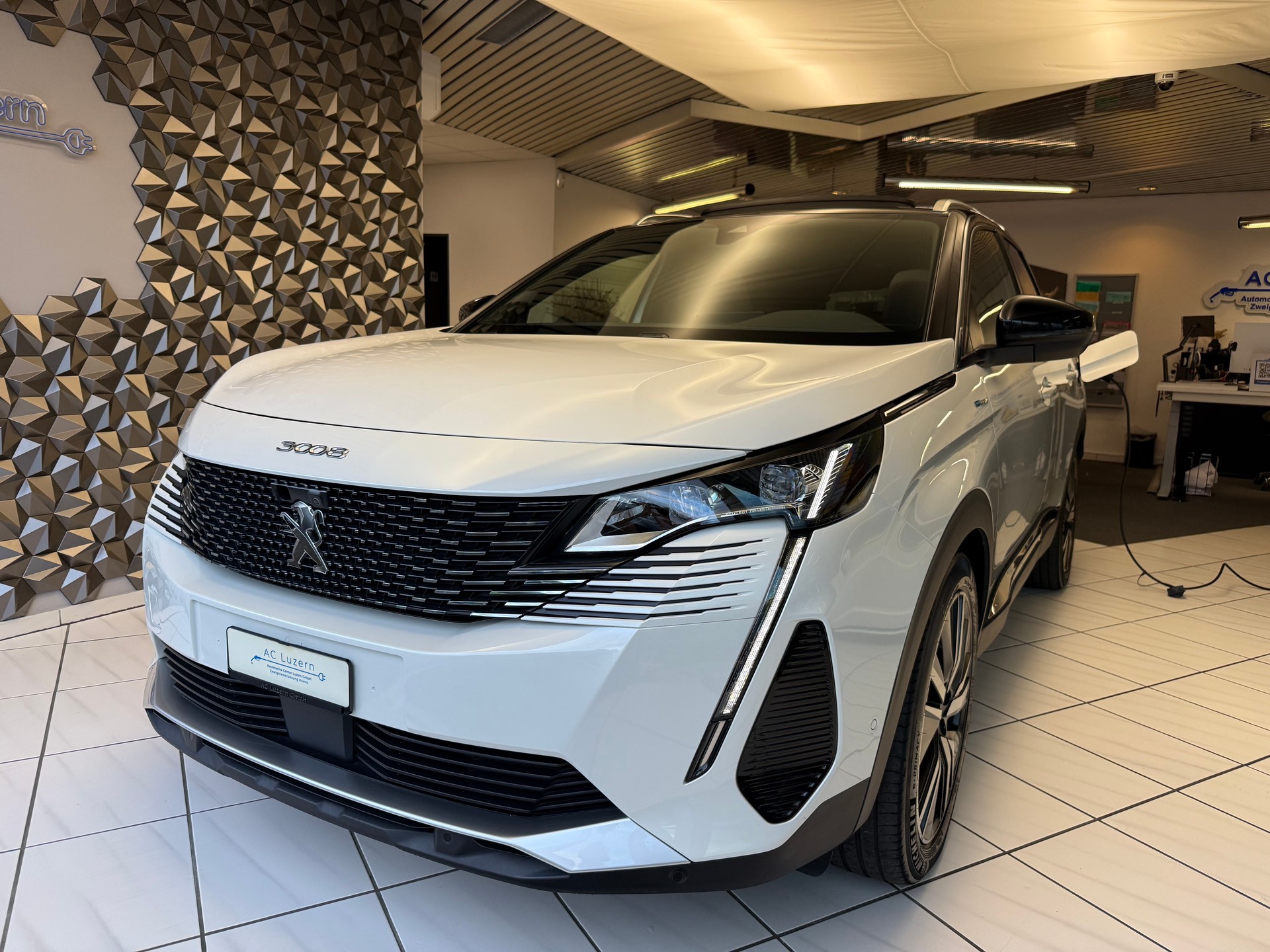 PEUGEOT 3008 300e Hybrid4 GT Pack EAT8-image-0