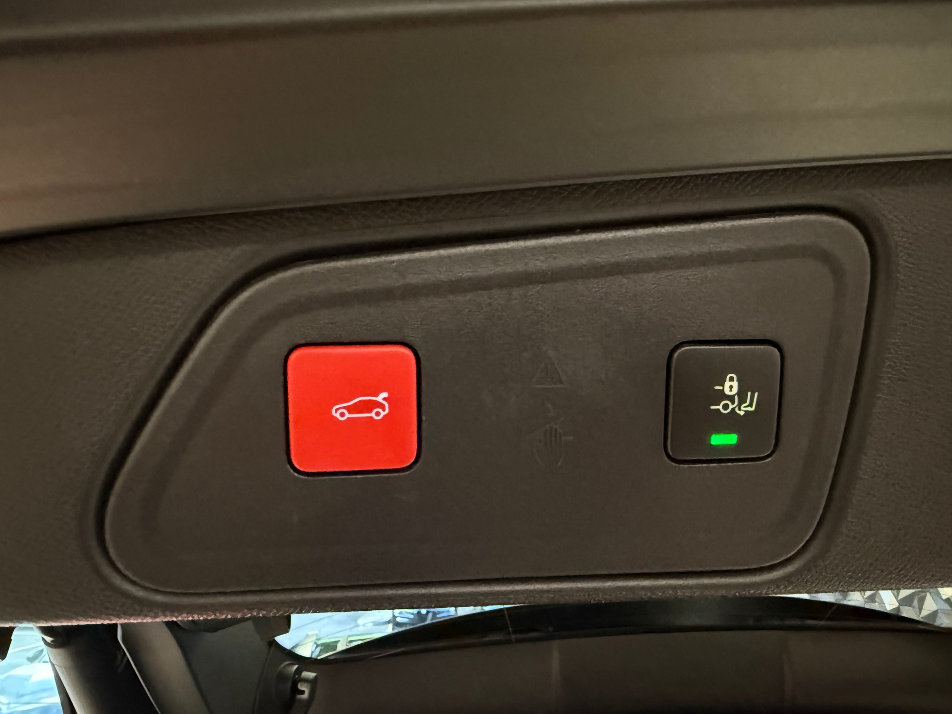 PEUGEOT 3008 300e Hybrid4 GT Pack EAT8-image-22