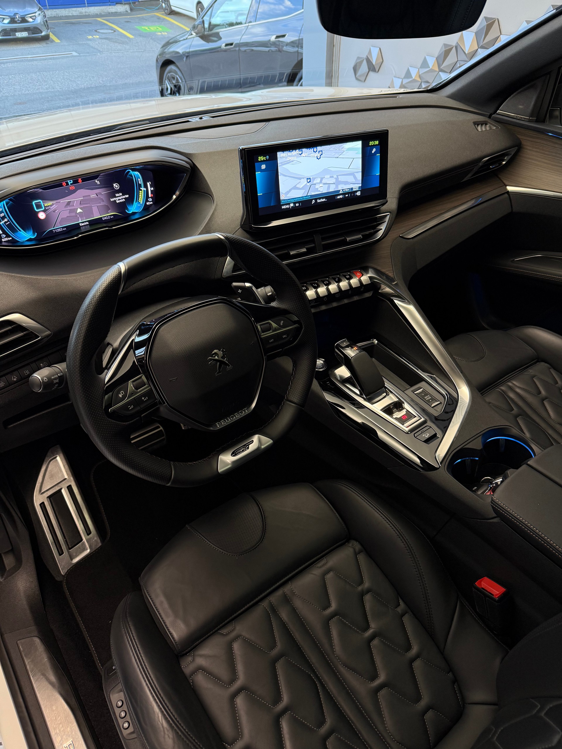 PEUGEOT 3008 300e Hybrid4 GT Pack EAT8-image-4