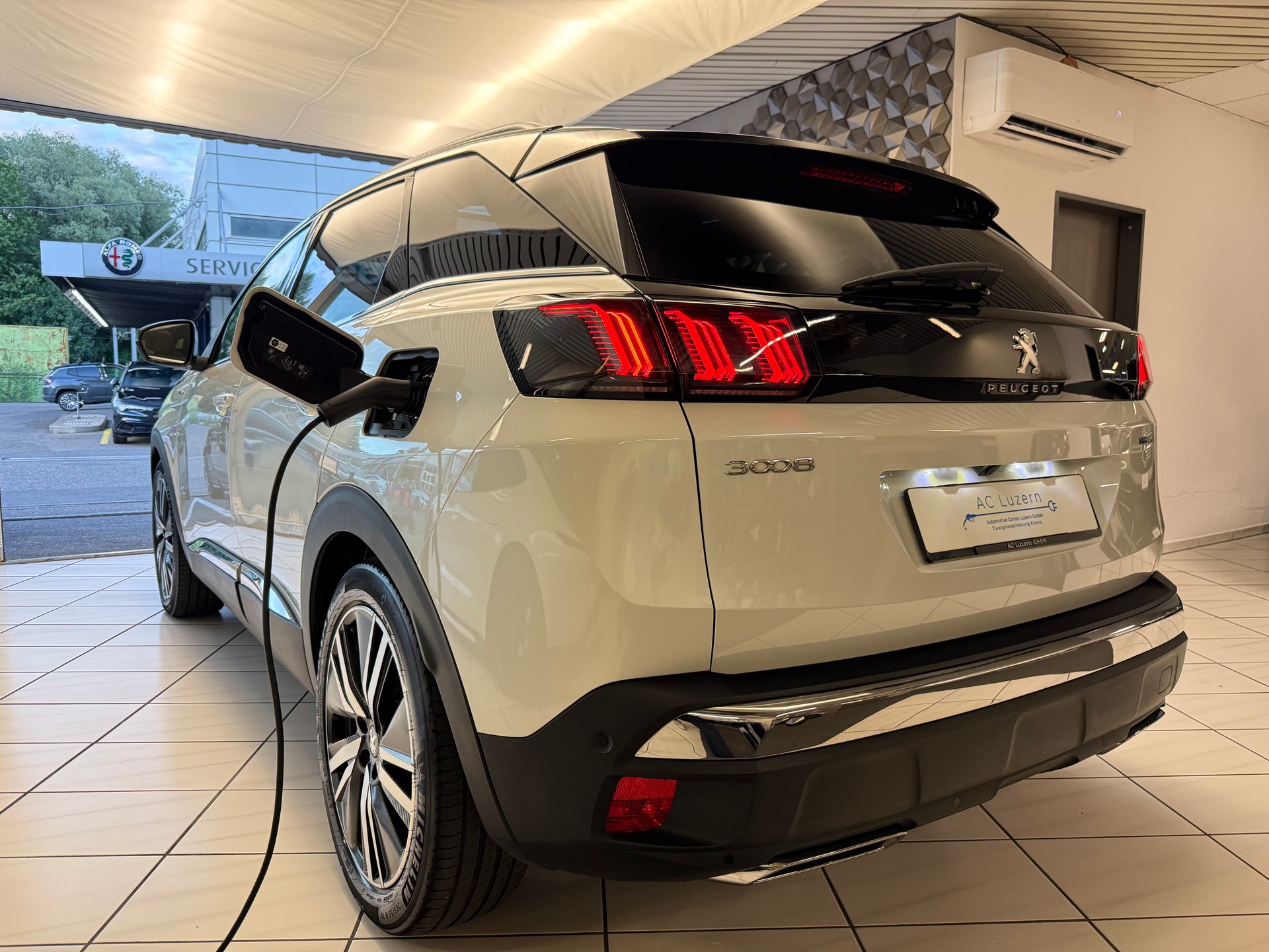 PEUGEOT 3008 300e Hybrid4 GT Pack EAT8-image-1