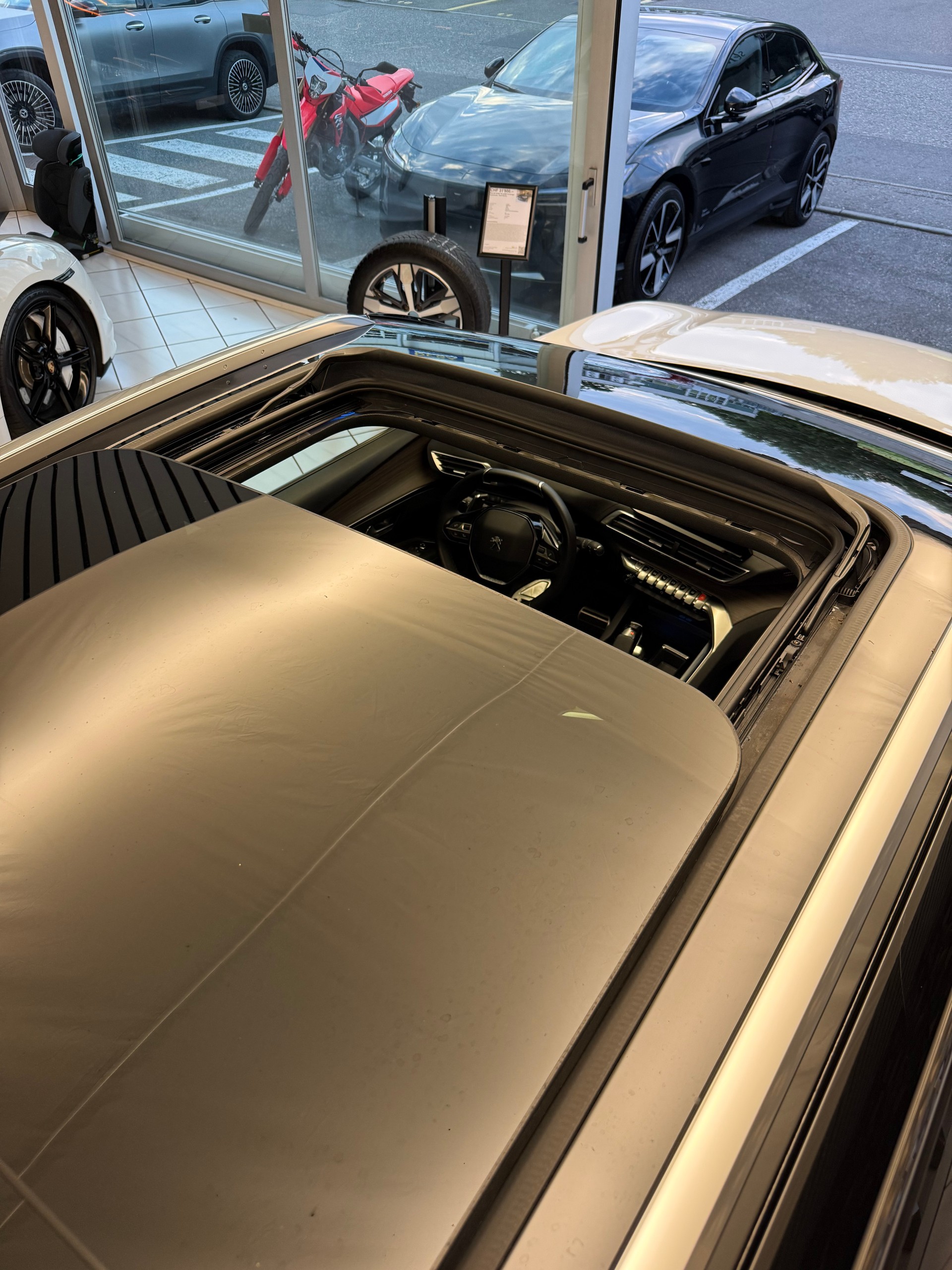 PEUGEOT 3008 300e Hybrid4 GT Pack EAT8-image-26